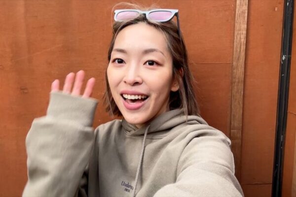 Pet Shop Owner’s New Year Wish: A Kinder World and Trips with Her Dog 🐶 1,001 Wishes: New Year's greetings from a South Korean pet shop owner video poster