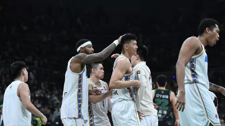 Beijing Ducks Win by One Point in Thrilling Basketball Game! ππ CBA: Beijing hands Liaoning third straight defeat by 106-105 margin
