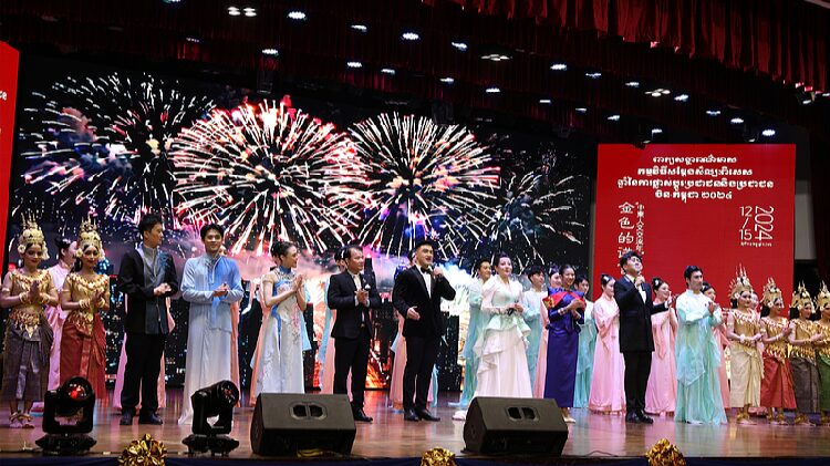 China and Cambodia Celebrate Friendship with Spectacular Cultural Show! ๐ China-Cambodia cultural show celebrates people-to-people exchange year