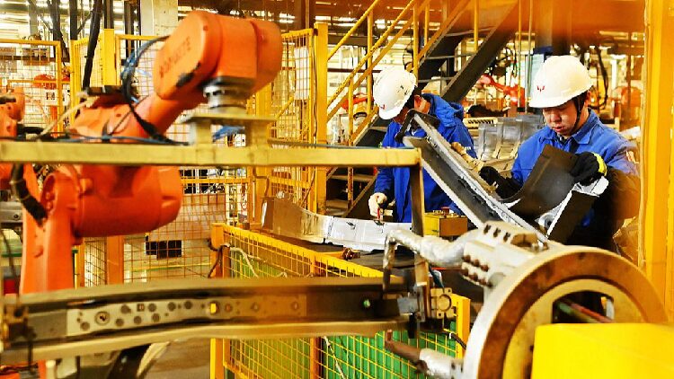 China's manufacturing PMI continues expansion in December