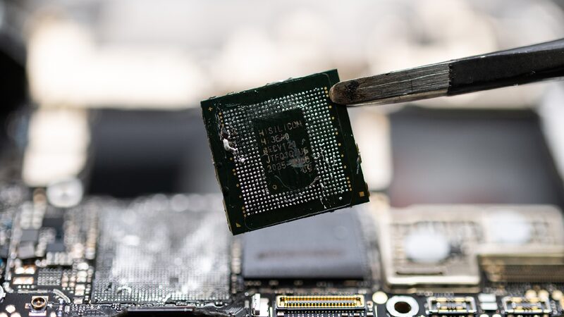 China Urges Caution When Buying US Computer Chips 🖥️💡 Chinese industry bodies urge caution in buying US chips
