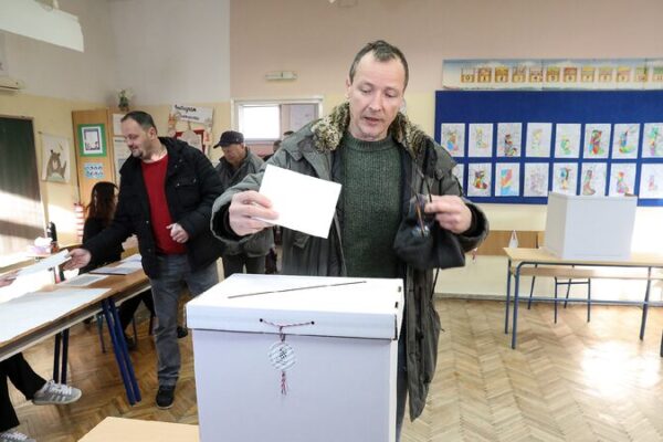 Croatian presidential election heads to runoff