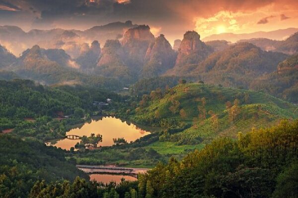 Discover the Magic of Wuyi Mountain: China’s Natural Wonder Discover the endemic wonders of Wuyi Mountain