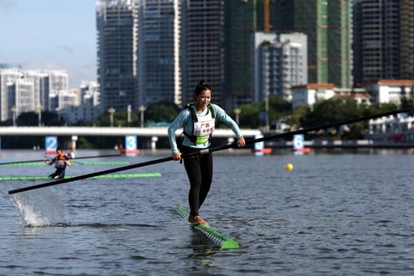 Racing on Bamboo! 🐼 Lu Chuntao Soars to Victory in 60m Drifting Race Guangxi's Lu Chuntao wins women's 60m single bamboo drifting race video poster
