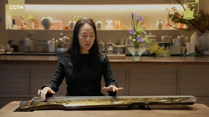 Enchanting Guqin Music: Shangguan Xiaoxuan Plays ‘Quiet and Sweet Night’ Guqin artist reinterprets ancient song video poster