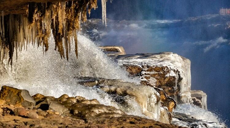 Ice_and_roaring_waters_at_Hukou_Waterfall - My Global News: Young Voices Ice and roaring waters at Hukou Waterfall
