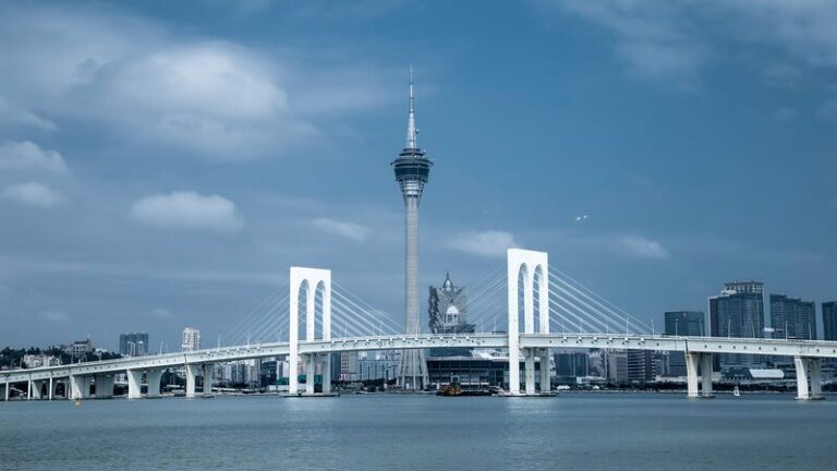 Lawmaker: Macao connects China with Portuguese-speaking countries video poster