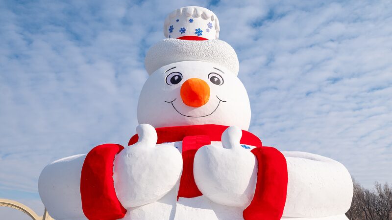 Meet Mr. Snowman: The 20-Meter Tall Snow Giant in Harbin! ☃️ Live: Giant snowman welcomes tourists from across the world to Harbin