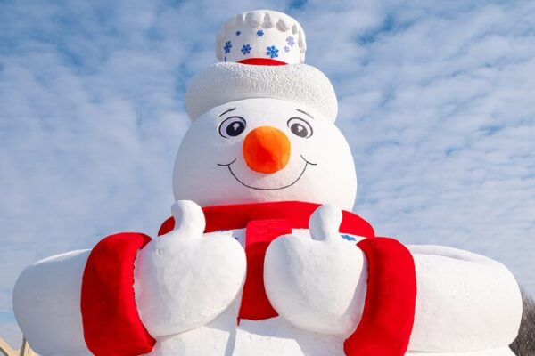 Live_Giant_snowman_welcomes_tourists_from_all_over_the_globe - My Global News: Young Voices Live: Giant snowman welcomes tourists from all over the globe