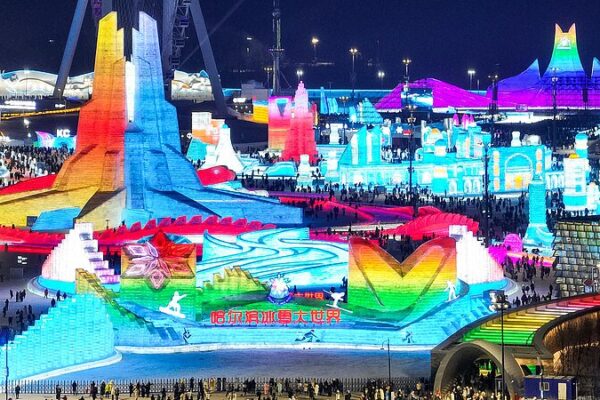 Explore the World’s Largest Ice and Snow Park in Harbin! Live: Harbin Ice and Snow World attracts visitors to NE China video poster
