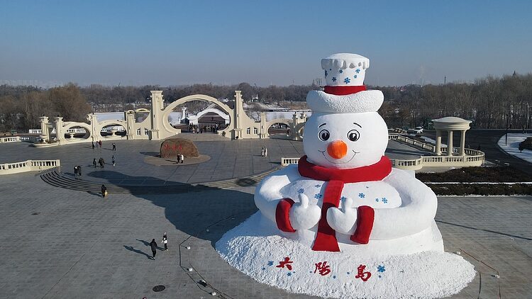 Live: 'Mr Snowman' warmly welcomes global tourists to Harbin