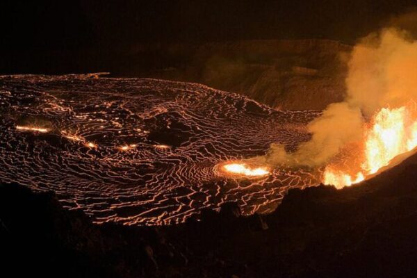 Wow! Kilauea Volcano in Hawaii Erupts with Spectacular Lava Fountains Live: U.S. Hawaii volcano fires fountains of lava in dramatic eruption video poster