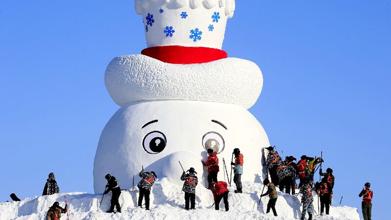 Meet Mr. Snowman at the Harbin Snow Sculpture Festival! ☃️ 'Mr. Snowman' to meet the public at Harbin snow sculpture art expo