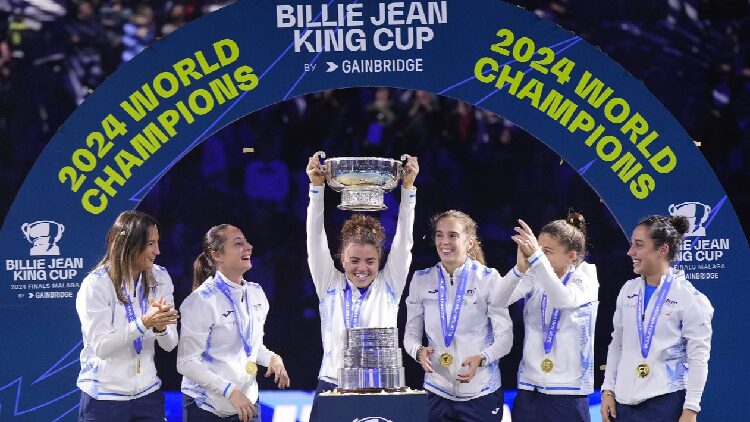 Italy Wins Billie Jean King Cup with Paolini’s Big Win! ๐พ๐ฎ๐น Paolini's Italy beats Slovakia to win Billie Jean King Cup