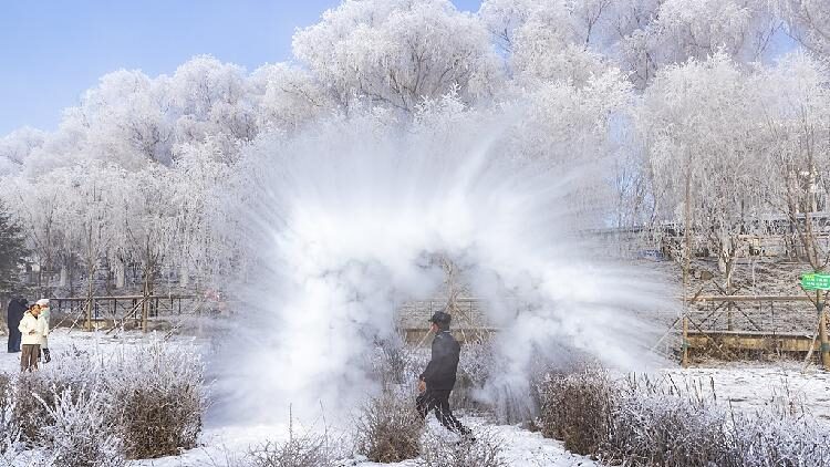 Jilin’s Magical Winter Wonderland! ❄️ Rime scenery wows tourists in Jilin