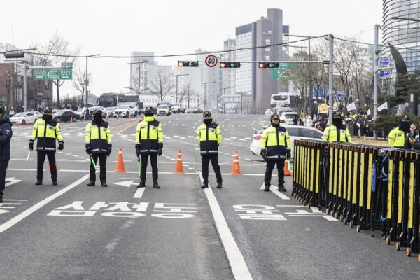 Understanding Democracy and Protests in South Korea π°π· Rival protests over S. Korea's impeached President Yoon held in Seoul
