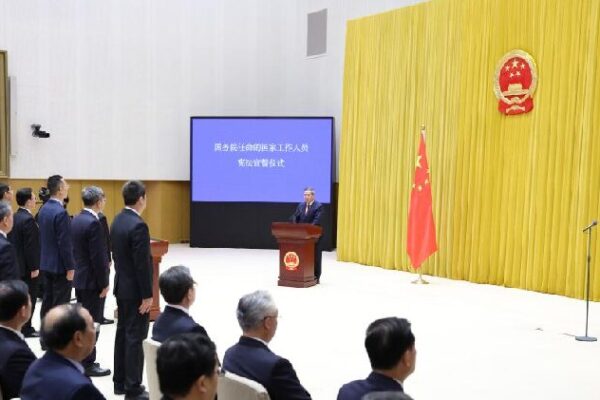 Chinese Leaders Pledge to Follow the Constitution π¨π³π Senior Chinese officials pledge allegiance to Constitution