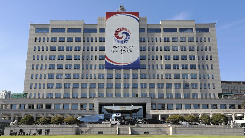 South Korean President’s Office Raided by Police 🚨 South Korea police raid Yoon office as impeachment vote looms