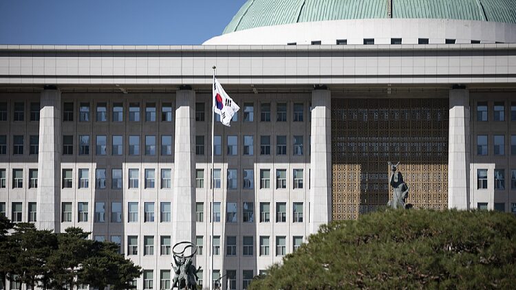 Understanding South Korea’s Impeachment Process π°π· South Korean President Yoon set to address nation Saturday morning