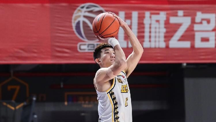 Sun Minghui Shines as Guangsha Lions Triumph 102-79 Over Guangzhou Loong Lions Sun nets a double-double to lead Guangsha a 102-79 win