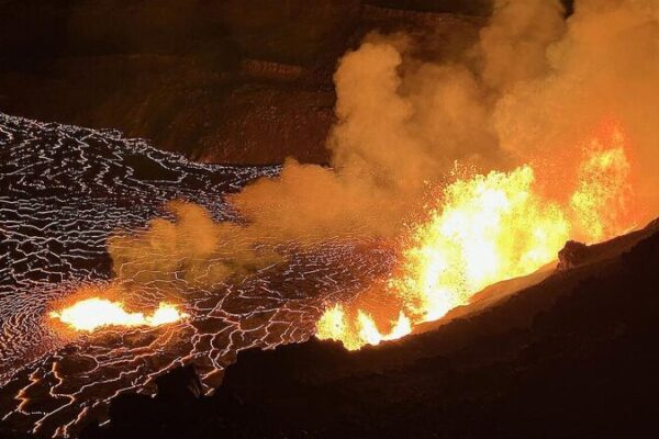 Hawaii’s Kilauea Volcano Erupts with Spectacular Lava Fountains! U.S. Hawaii volcano spews 80-meter lava fountains in dramatic eruption