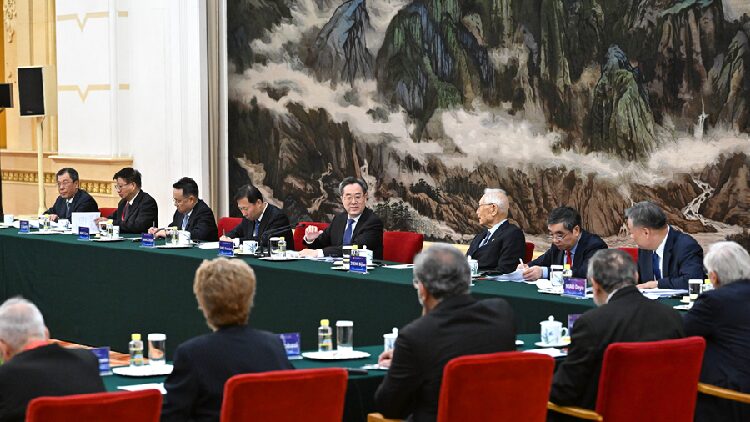 China Shares Exciting Plans for the Future ๐ Vice premier assures foreign guests of China's promising future