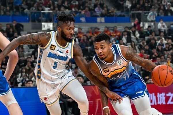 Xinjiang Flying Tigers beat Beijing Ducks to remain undefeated at home