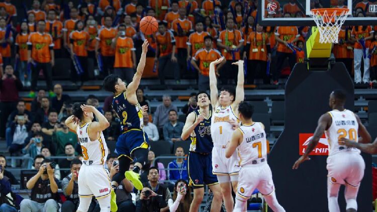 Xu Jie’s Buzzer-Beater Wins the Game for Guangdong Tigers! ππ Xu Jie beats the buzzer for Guangdong to edge Shanxi in CBA