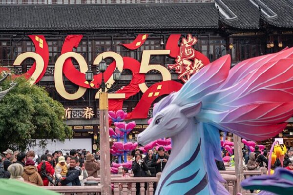 Yuyuan Garden’s Magical Lantern Festival Lights Up 2025! Yuyuan Garden lantern festival to kick off the New Year
