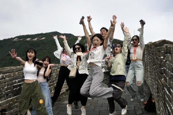 Over 4 Million Taiwan Residents Visit Chinese Mainland in 2024! 🚢✈️ 2024: Taiwan residents make over 4 mln trips to mainland, up 54.3%