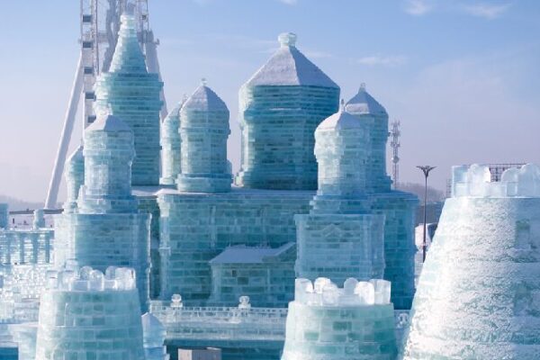 Discover the Enchanting Harbin Ice and Snow World! A beautiful world of ice and snow