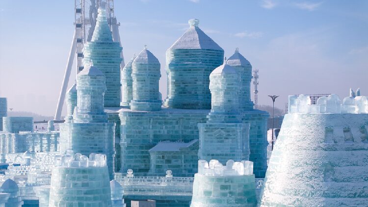 A beautiful world of ice and snow