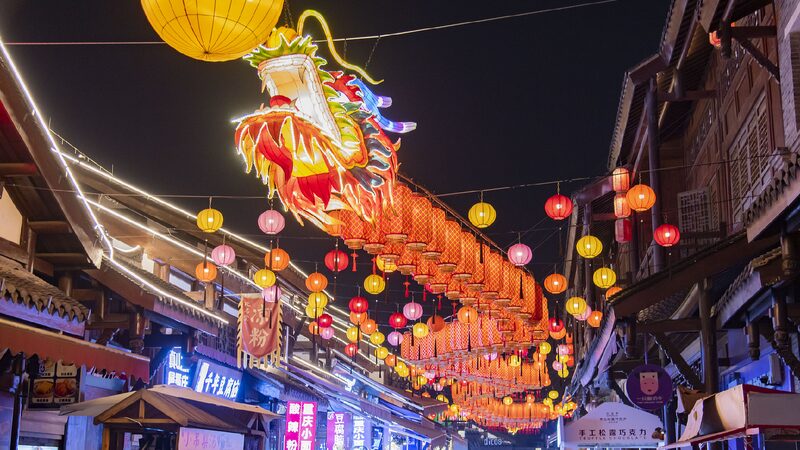 Ancient town in Chongqing lit up for Spring Festival