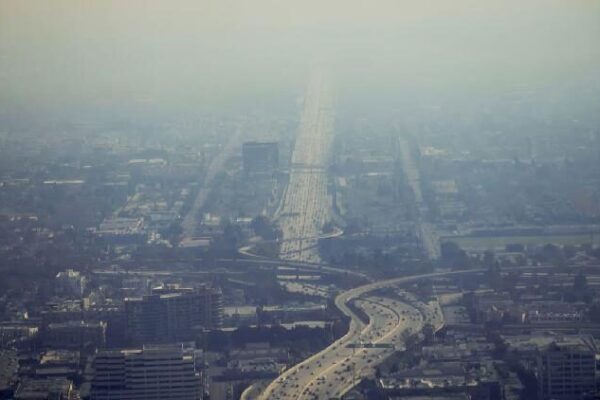 LA’s Smoky Skies: How Wildfires Turned the Air Gray 🌫️🔥 Breathing dangerously: Wildfires blanket LA in hazardous smoke