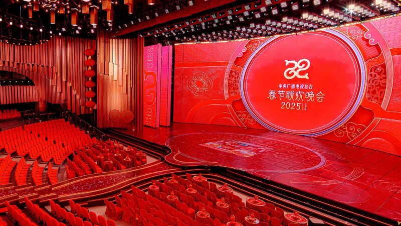 CMG holds fourth rehearsal for 2025 Spring Festival Gala