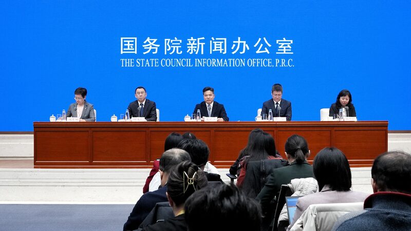 China guarantees market supply and boosts holiday consumption