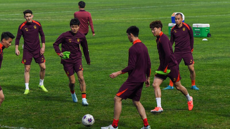 Chinese footballers meet in Haikou to prepare for World Cup qualifiers