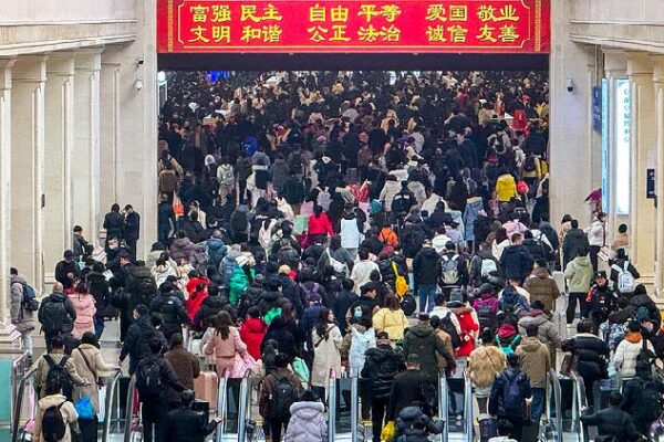 Spring Festival Travel Rush: Millions Journey Home for Family Reunions! ๐๐โ๏ธ Day 11 of Spring Festival travel rush to see over 270 million trips