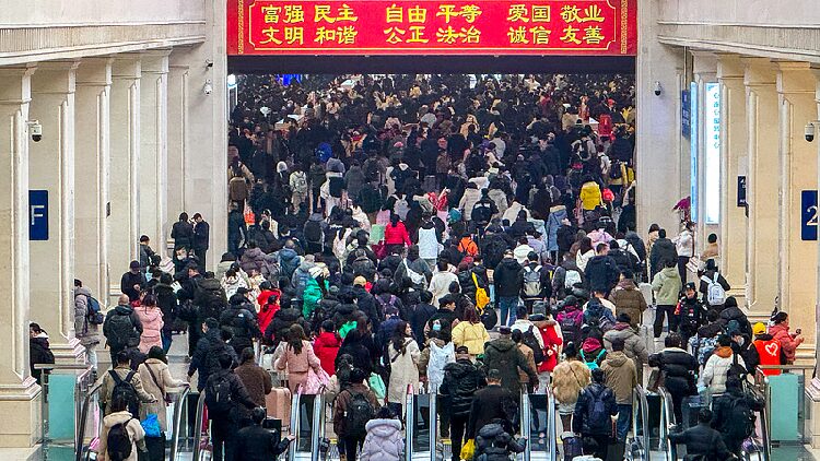 Day 11 of Spring Festival travel rush to see over 270 million trips