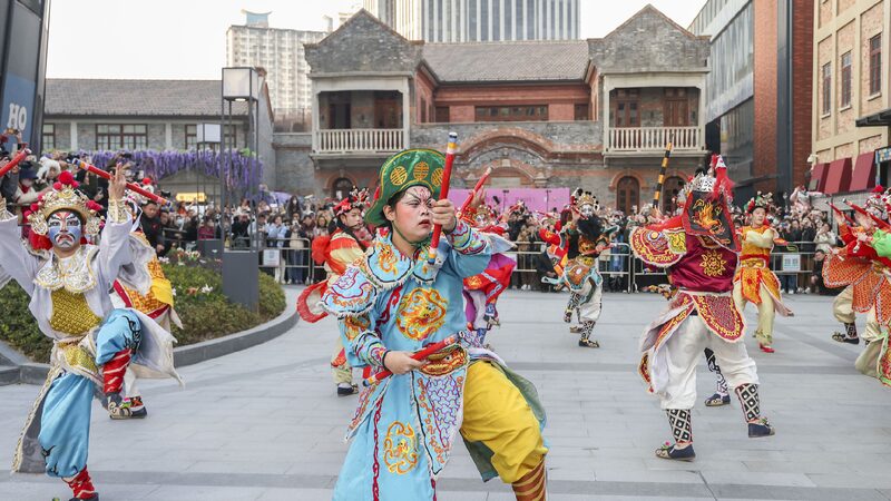 Folk artists bring Yingge dance to historic Shanghai block