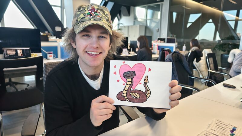 Giving an Arizona diamondback rattlesnake a festive twist video poster