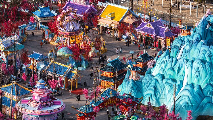 International Panda Lantern Festival lights up Chengdu