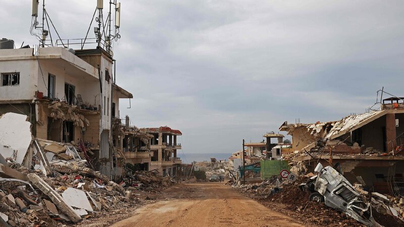 Israeli forces to stay in south Lebanon past withdrawal deadline