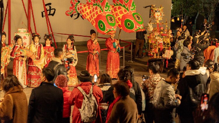 Lantern fair lights up Xixi Wetland Park in Hangzhou