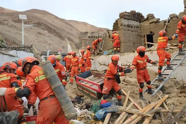 Big Earthquake in Xizang: Heroes Rush to Help! Live: Latest on rescue efforts in Xizang after earthquake video poster