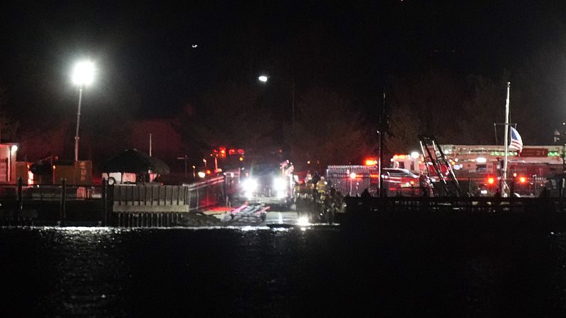 Live: View of Washington's Reagan airport after 'aircraft incident' video poster