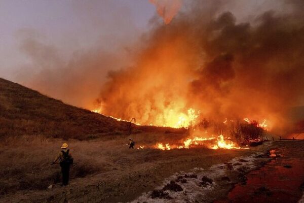 Massive Wildfires in Los Angeles: Homes Lost and Families Evacuated Los Angeles wildfires devour thousands of homes, at least 10 dead