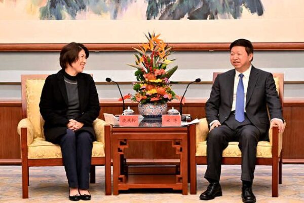 Mainland and Taiwan Officials Meet to Strengthen Friendship Mainland official stresses importance of promoting cross-Straits ties