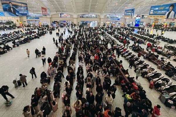 Over 250 Million Trips Expected on Day 10 of China’s Spring Festival Travel Rush π Over 250m trips expected on Day 10 of Spring Festival travel rush