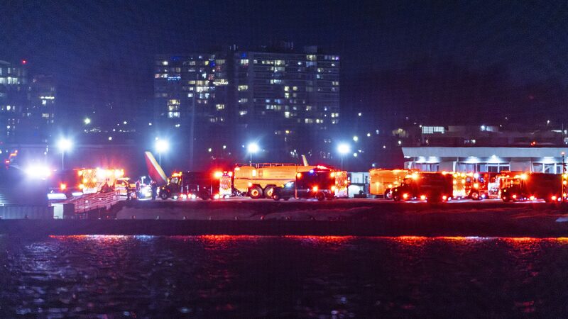 Plane carrying over 60 collides with helicopter, crashes in Washington